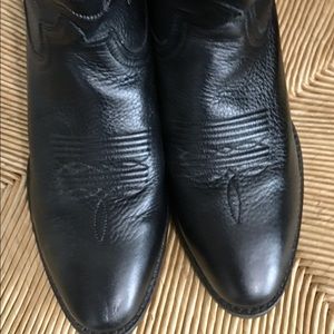 Like New Black ARIAT western boots